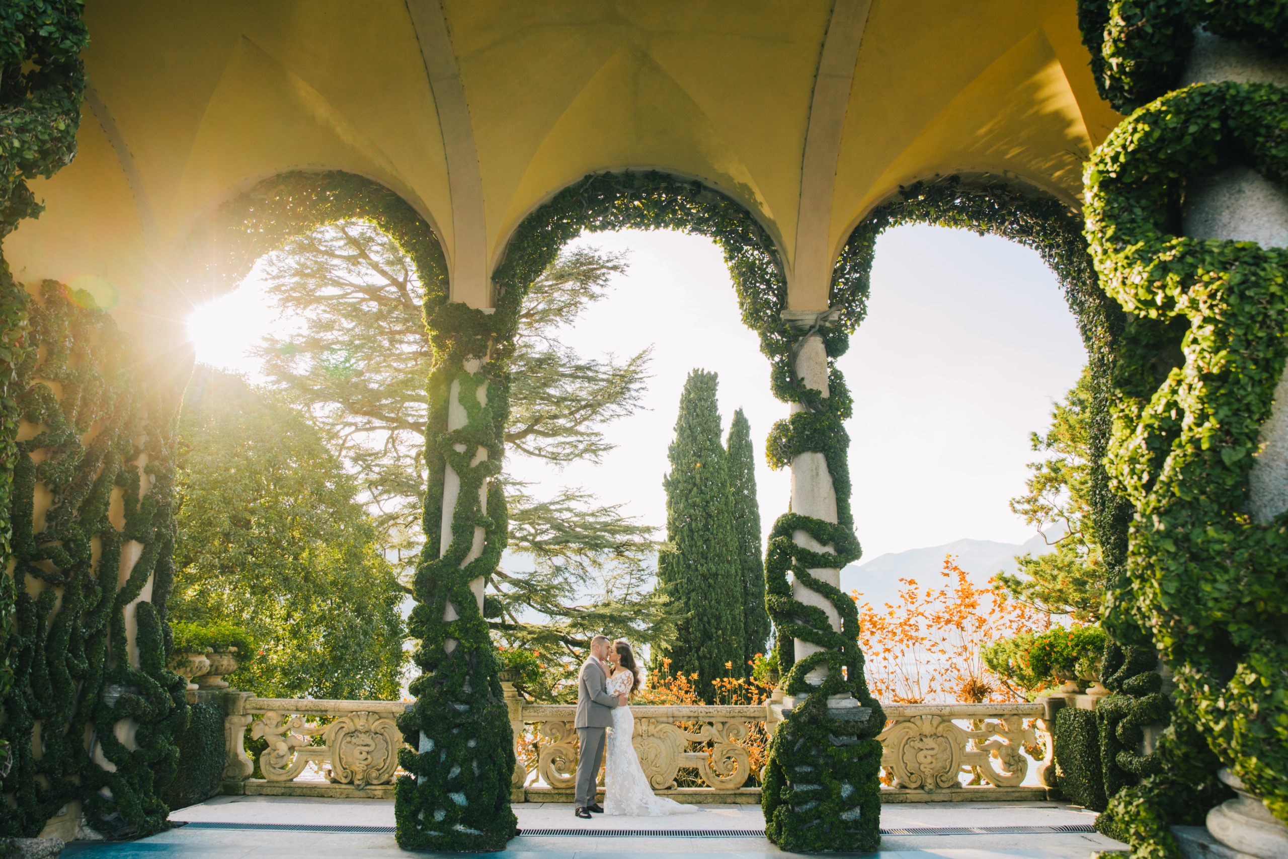 Villa,Balbianello,Wedding,Photoshoot,Beautiful,Couple,Bride,And,Groom