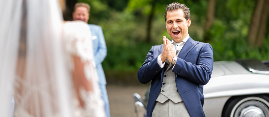 Documentary vs Posed Wedding Photography: Documentary vs Posed Wedding Photography: